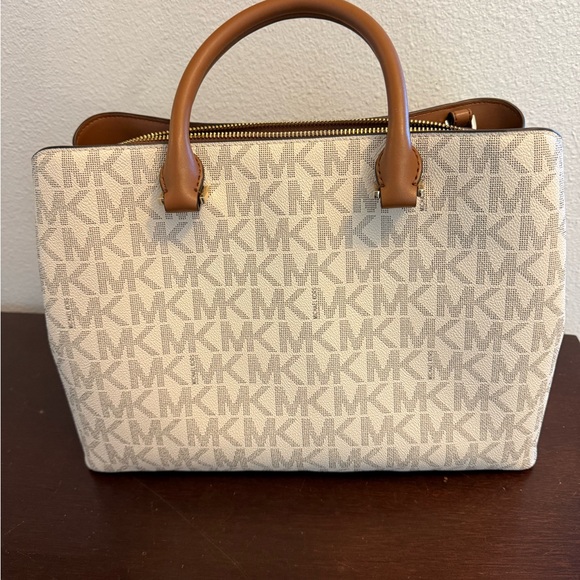 Michael Kors Savannah Large Satchel Cream and Brown Signature Tote - Picture 2 of 10